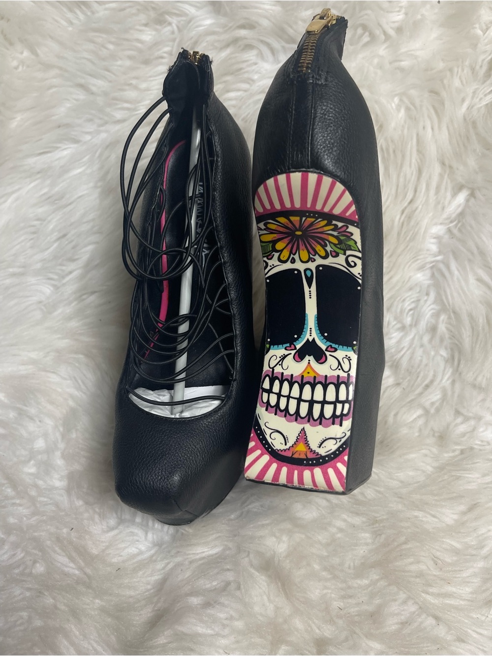 New Taylor Says leather Black pumps showcase. Designed sugar skull SZ8M